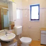 House Manola Nyaraló